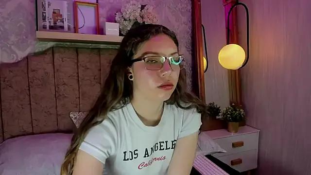 Alaia_Johnson — spank ass x 4