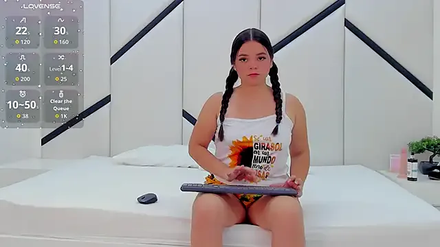 AlanaCusack — What a beautiful pajama 