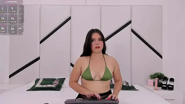 AlanaCusack — Show boobs