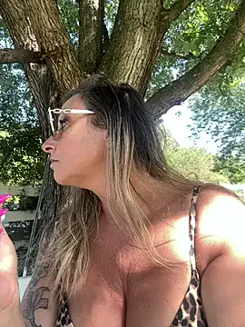 Aleesa_milfxo — make me cum!