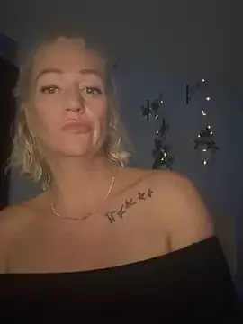 AlessandraBee — Vibe Wand Clit Tease