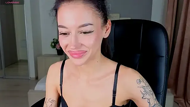 Alexa___Hill — sloppy Blowjob with a toy :)