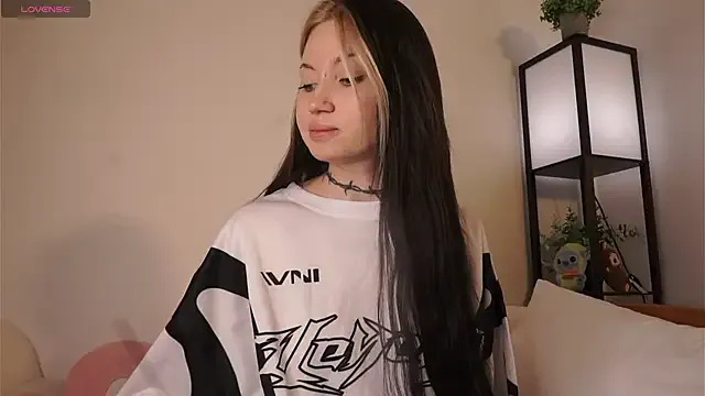 Alice_1n_Wonderland_ — Show whats under my jersey