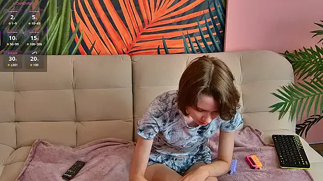 AliceJaye — show shoulders