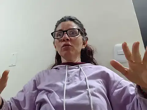 Alicia_inblack — spit on my hairy pussy (zoom)