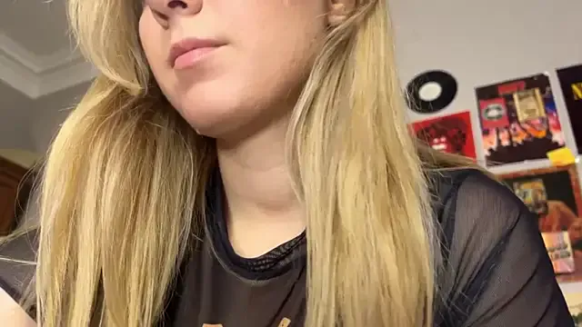 AliciaParkerf — lick lips close to the camera