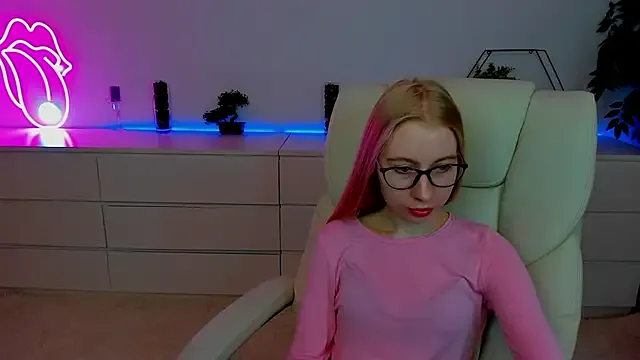 Alina_Blonde — Freechat on StripChat
