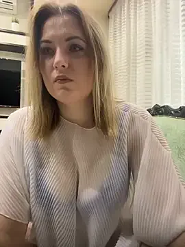 AliseShyness — eye contact+blow kiss