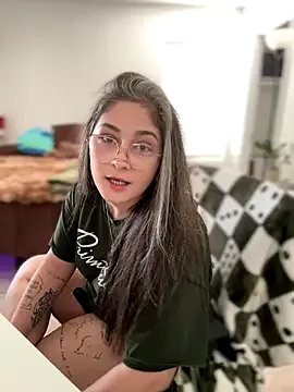 Alix_Valentine — Lotion feet in cam