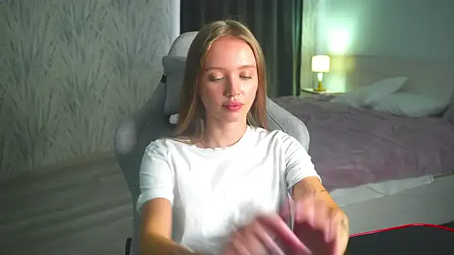 AlyssaSelmon — Air kiss