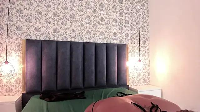 StripChat AmaraFierce is Freechat AmaraFierce — Wet pussy rub + dirty moan