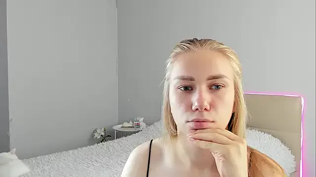 AmberArt — Show ass
