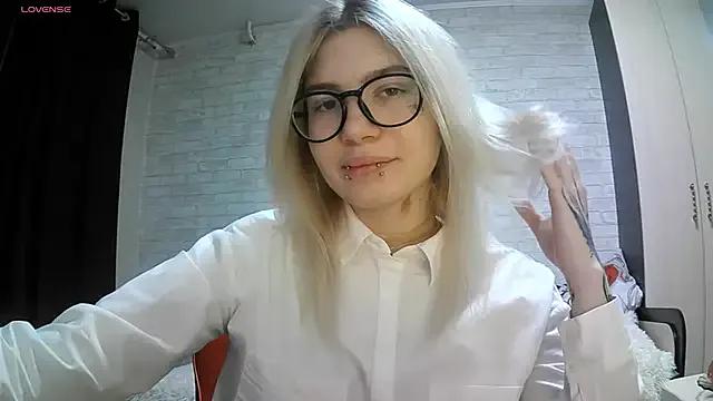 AmeeDelmonace — suck my finger!!