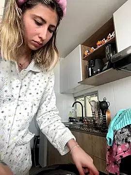 Ameellie — TOPLESSSSSSS