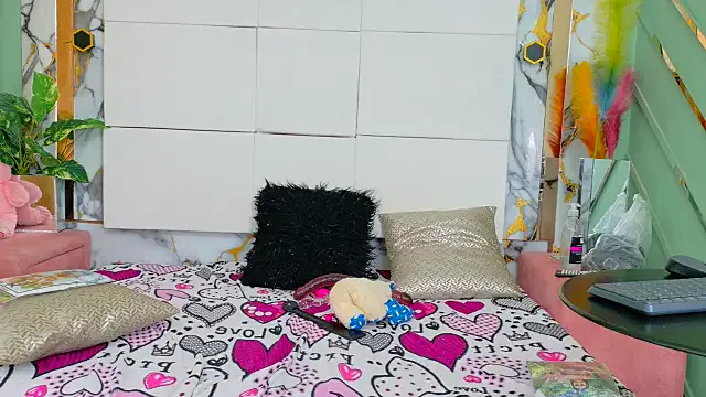 AmeliaANDEmily — playing with friend's pussy