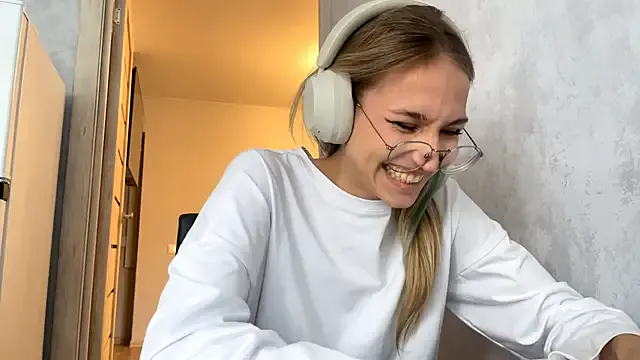 AmeliaCarter — Spin around, show my outfit
