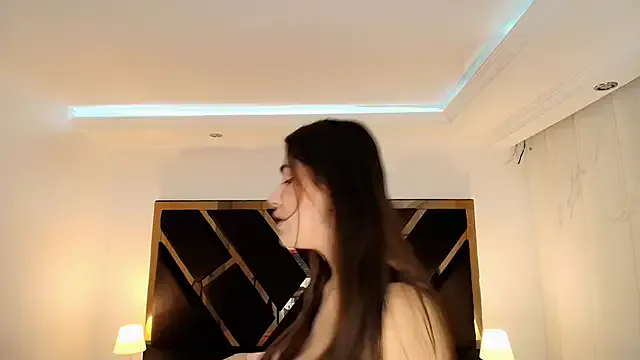 Amelie_saenz — SEND KISS