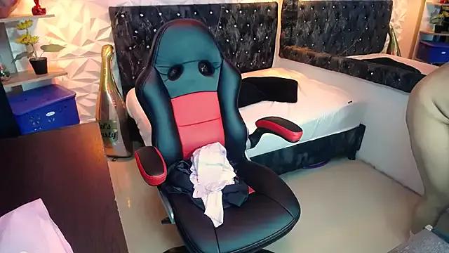 Amy_dl — boobs show 