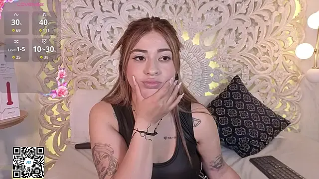 amy_nicolee — Don't be shy off top
