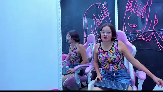 AmyDivinee — show tits