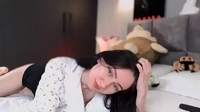 StripChat AnaMoonlight is Freechat AnaMoonlight — change outfit