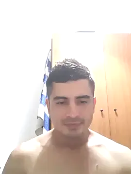 Andr3s69xxx — Desnudez  mostrarte mi Polla y cum 