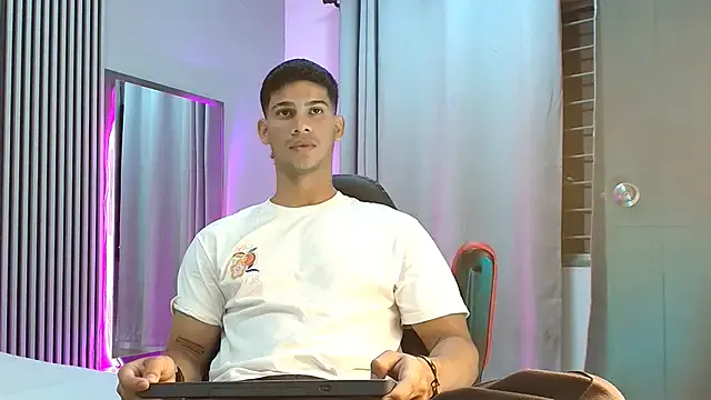 ANDRES_STUD — flex my body and spill my cum in public
