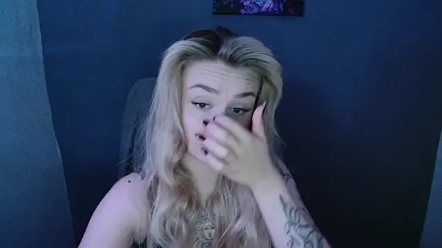 AngelicaHollywood — shake your butt