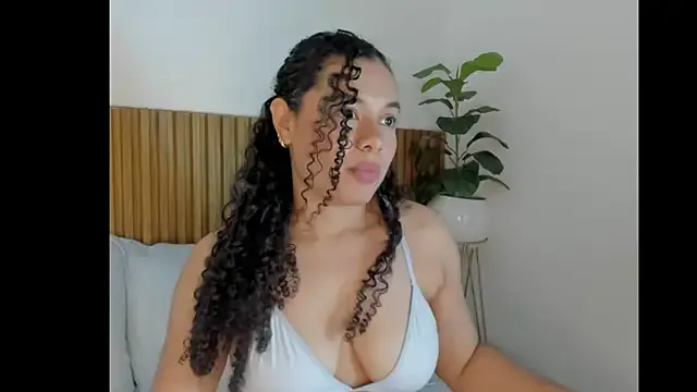 angie_leonn — show tits + cream