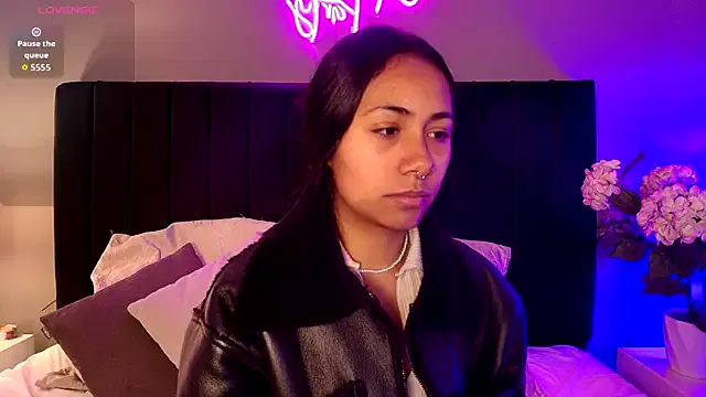 Anna_DH — oil on boobs + play nipples
