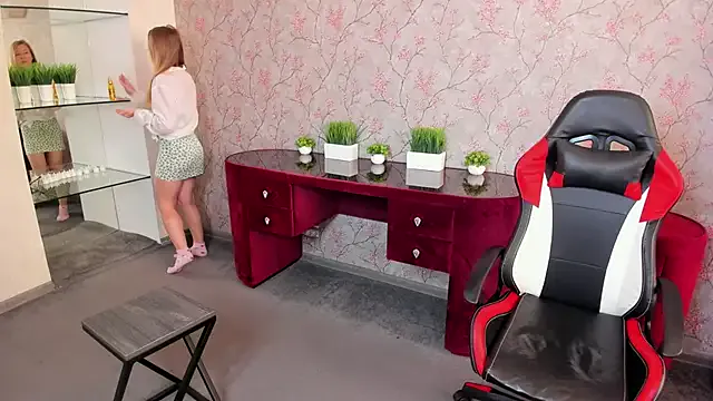 AnnForFun — Sucking finger sexy