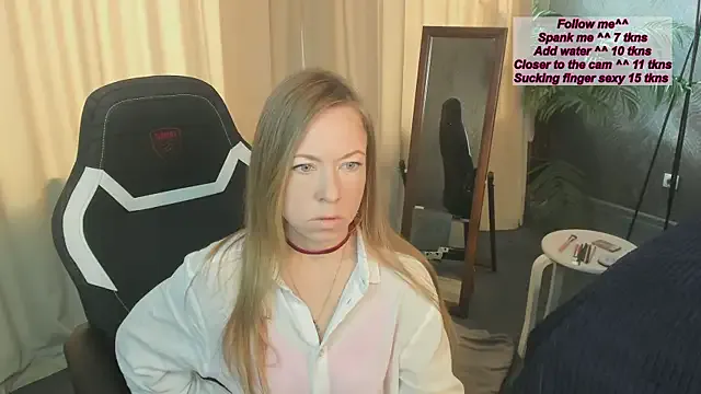 AnnForFun — Sexy panty tease in doggy