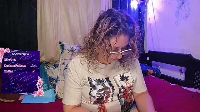 AnnieBigBoobs — show doggy naked
