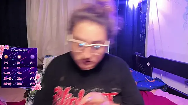 AnnieBigBoobs — show ass and bounce