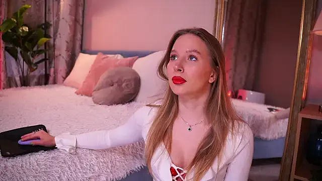 AnnLevine — Lick plumpy  lips closeup, saliva play