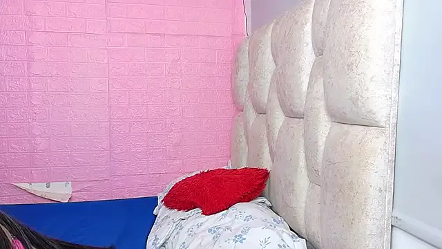 antonellamia2cmg — spit in pussy