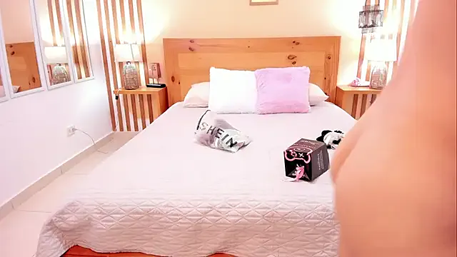 Ari_Ruiz — cameltoe