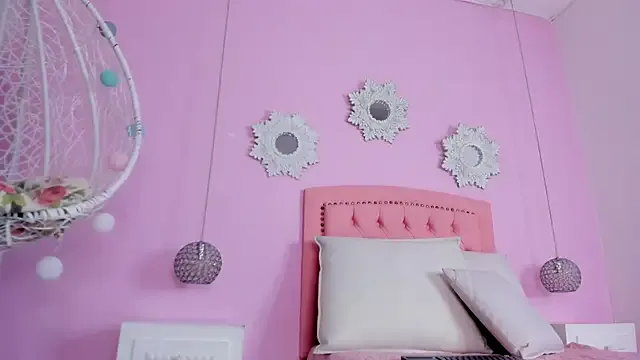 aria_henao — Ass shaking challenge