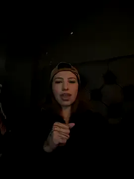 AriaBliss- — show tits public