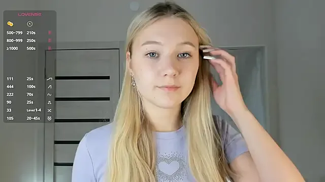 ArianeAumich — lick my lips close to cam