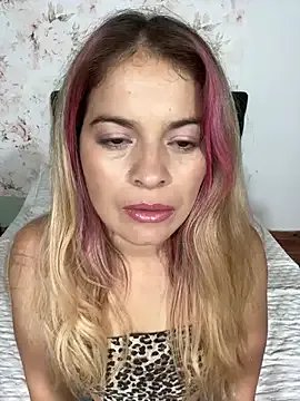 AriBeautiful — Flash boob