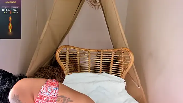 Ariella_Ruiz — spread pussy in ur face and spank clit