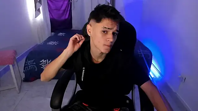 Aron_Boyy — HI AARON