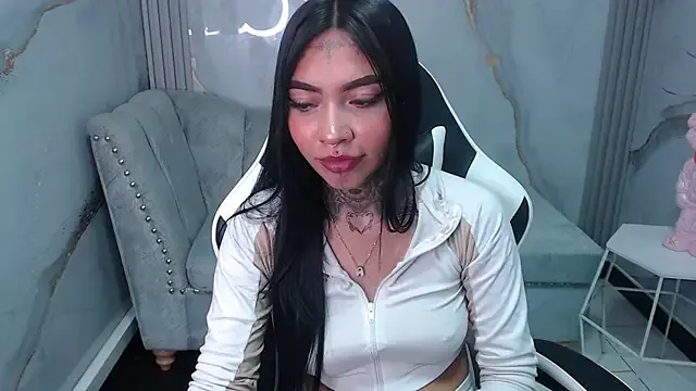 Ashley_Blum_v — show tits