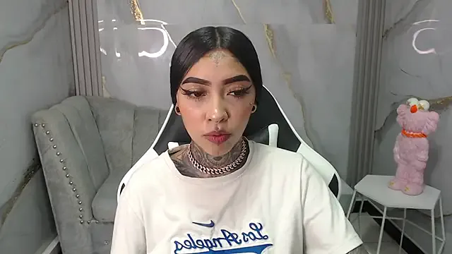 Ashley_Blum_v — show tits 