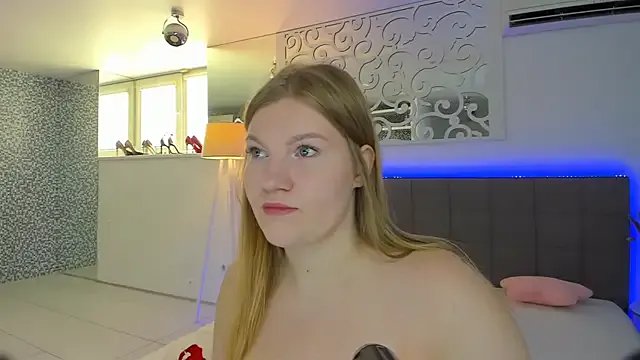 AshleyJoness — striptease+naked pillow ride~