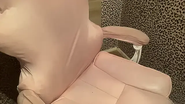 Aubrey-18XX — 1000 tokens -- unlock surprise show