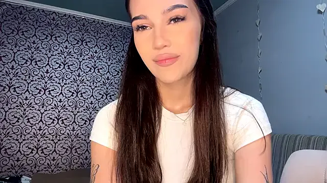 AuraJefcoat — pul up my top to show my underboobs