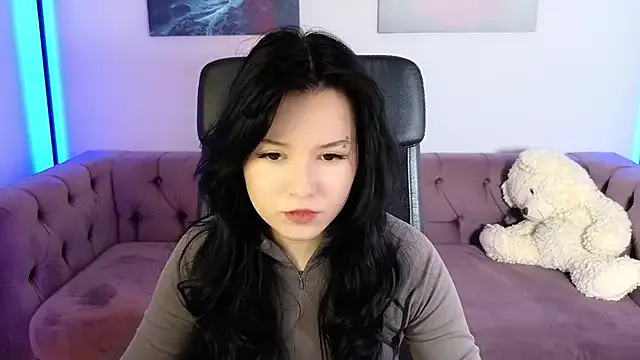 Aurora_Gilbert — lip bite