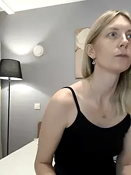 AvelinaLeoni — Freechat on StripChat